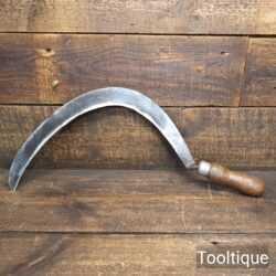 T27857 – Vintage Bulldog billhook with wooden handle sharpened and honed ready for use and good used condition.