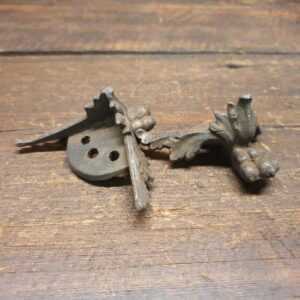 2 No: Vintage Decorative Claw Shape Box Feet Corner Protector