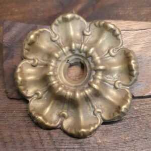 Decorative Vintage 3” Flower Lamp Brass Bobeche