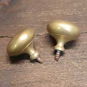 Vintage 1 3/8” Wide Drawer Knobs With Screws - Good Condition Vintage 1 3/8” Wide Drawer Knobs With Screws - Good Condition