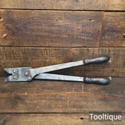 Antique 19 ½” Charles Pugh Ltd. Birmingham WW1 pattern military Barbed wire cutters and in good used condition.