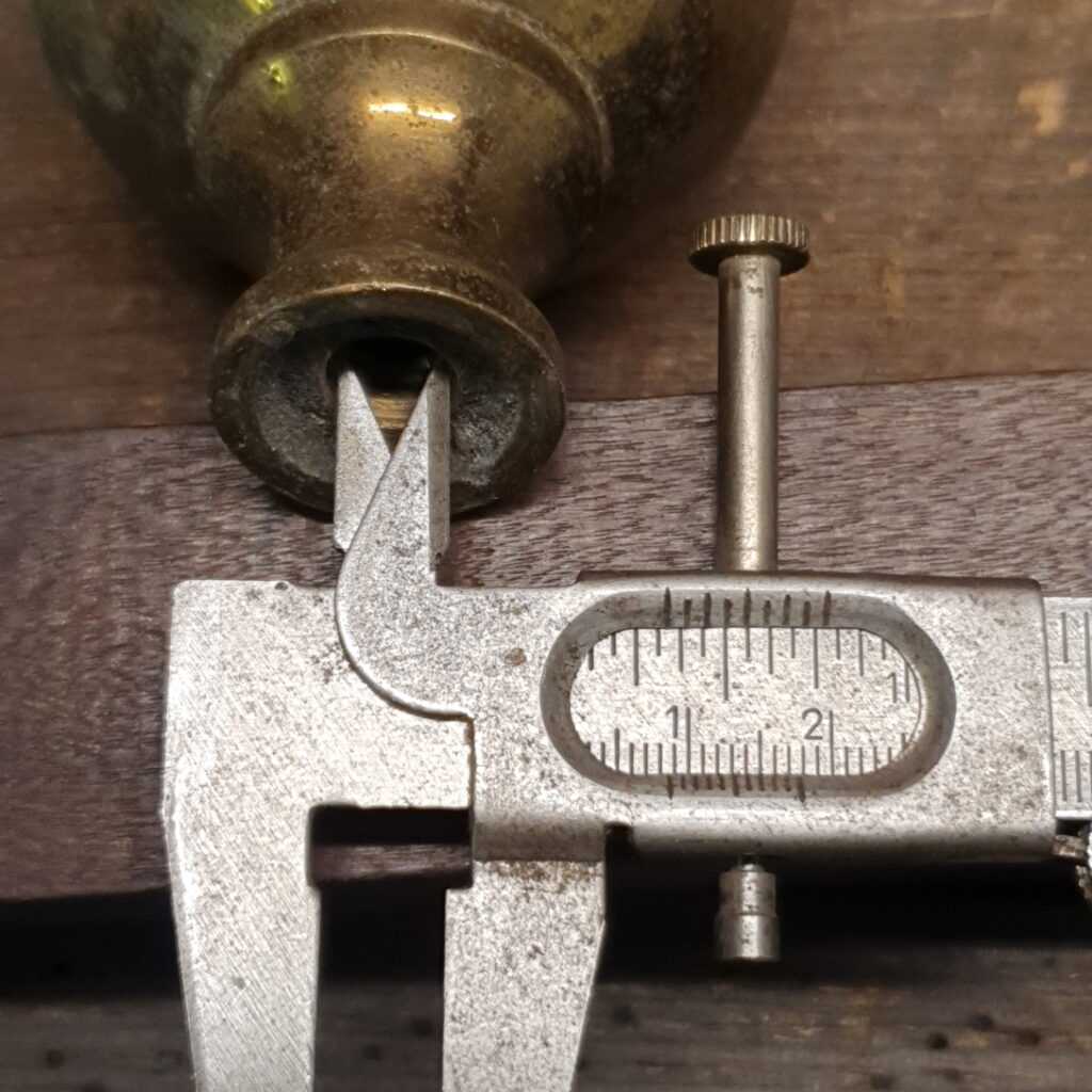 Antique Cast Brass Round Bed Knob Tooltique