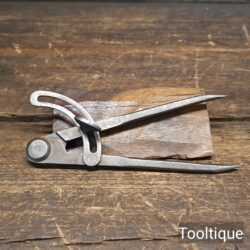 Vintage 5 ½” leatherworking cast steel square leg dividers refurbished ready for use and in good used condition. Note: points sharpened.