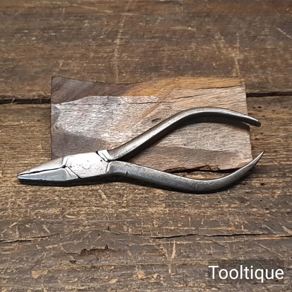 Vintage 5 ½” Flat End Pliers in Good Condition