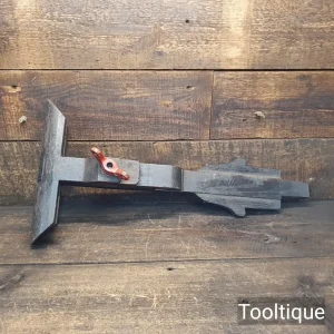 Vintage Carpenters Wooden Saw Sharpening Clamp - Good Condition Vintage Carpenters Wooden Saw Sharpening Clamp - Good Condition