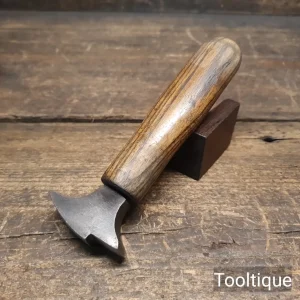 Vintage Cobblers Shoemakers Glazing Iron in Good Condition Vintage Cobblers Shoemakers Glazing Iron in Good Condition