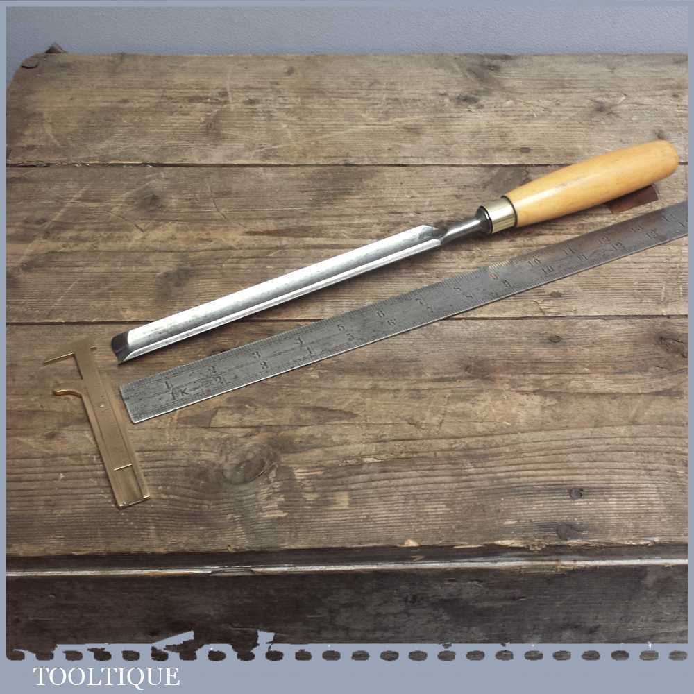 Vintage 7/8" Wide Paring Gouge Chisel in good used Condition