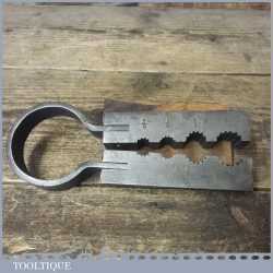 Vintage Engineer’s Pipe Vice Fits 4 No: British Standard Pipe Sizes - Good Condition