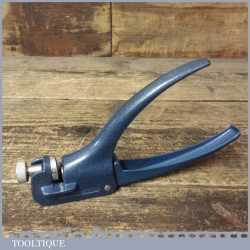 Vintage Eclipse No: 77 saw set in good used condition and ready for use.