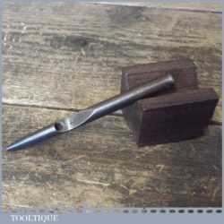 Vintage Thomas Dixon No: 19 Leatherworking 1/8” Oval Crew Punch