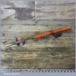 Vintage Brades and Nash Tyzack Industries (1951-1960) gardener’s daisy dibbler / weeding tool with original decal and in good used condition.