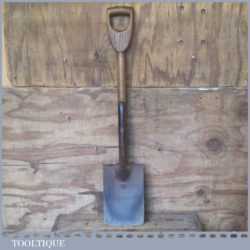 Vintage C T Skelton Cast Steel Garden Spade Sparenaught - D Shaped Handle