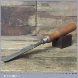 Vintage Robert Sorby carpenter’s 11/16” gouge chisel with beechwood handle in good used condition, fully refurbished sharpened and honed ready for use.
