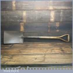 Vintage Gardeners Bulldog No: 1 Digging Spade With Elm Y Shaped Handle
