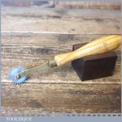 Vintage British Manufactured Stitch Pricking Wheel - Good Condition