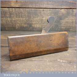 T22438 – Scarce Antique W. Taylor of Bolton No: 9 Round beechwood moulding plane in good used condition. Little known of this maker and this looks to be an earlier plane / mark in the goodman book.