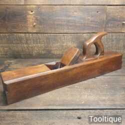 T22688 - Vintage carpenter’s 22” beechwood trying plane in good used condition. Lapped flat and sharpened ready for use, good well-maintained example.