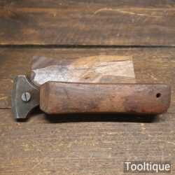 T23148 - Vintage George Barnsley & Sons shoemaker’s seat breaker with beechwood handle, in good used condition.