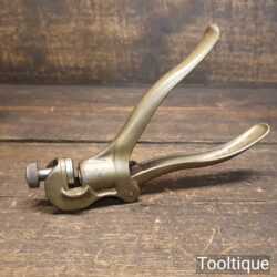 T24415 - Vintage Eclipse No: 77 saw set in good used condition and ready for use.