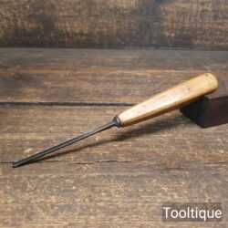 Vintage CB ³⁄₃₂” Woodcarving V Parting Chisel - Refurbished Sharpened