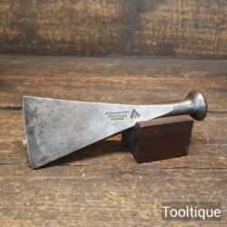 T26643 - Vintage J Tyzack Co. Shipwrights single crease caulking iron measuring ⅛” wide in good used condition