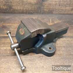 T26771 – Vintage Woden No: 186B/1 Engineers vice with 2 ½” jaws refurbished ready for use and in good used condition. 28.00
