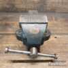 T26771 – Vintage Woden No: 186B/1 Engineers vice with 2 ½” jaws refurbished ready for use and in good used condition.