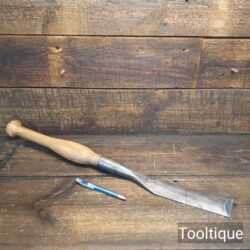 Lovely Antique 2 ½” Wide Carpenters USA Timber Framing Bevel Edge Slick Chisel