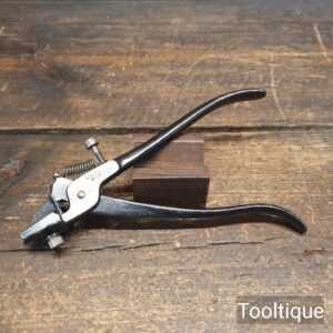 Vintage Lindstrom Swedish Made Saw Set - Good Condition Ready To Use Vintage Lindstrom Swedish Made Saw Set - Good Condition Ready To Use