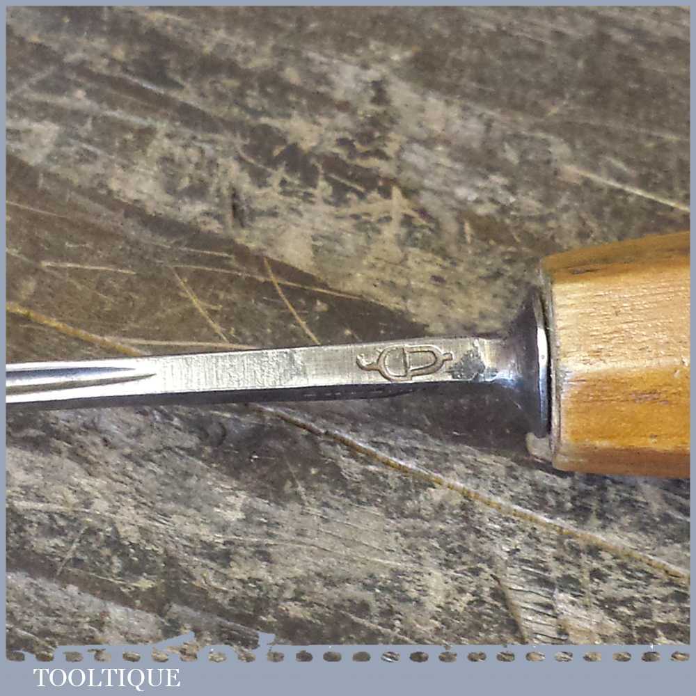 Vintage 1/8” Henry Taylor (Acorn) Fine Veiner Straight Gouge Carving