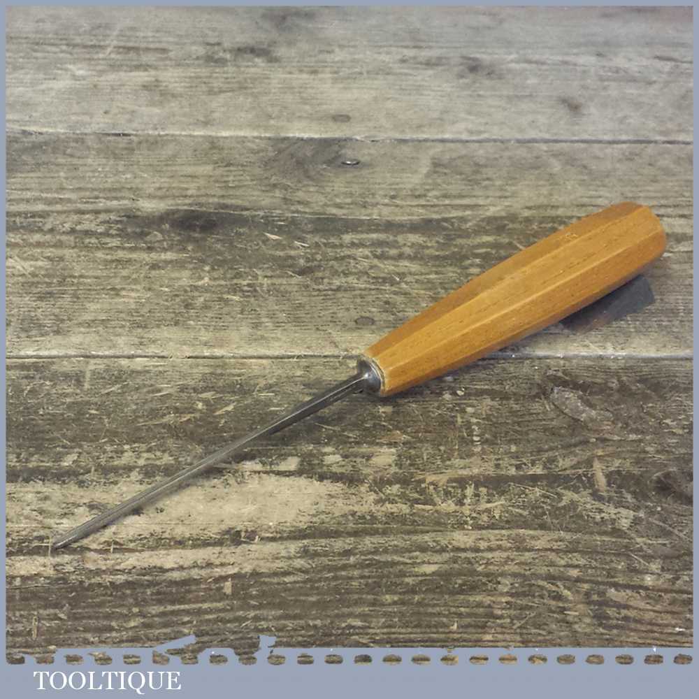 Vintage 1/8” Henry Taylor (Acorn) Fine Veiner Straight Gouge Carving