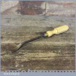 Vintage 1 ¼” Henry Taylor Acorn Wood Carving Fishtail Spoon Chisel - Good Condition