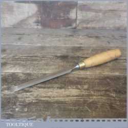 Vintage Carpenters ¾” wide Stormont bevel edge chisel fully refurbished & sharpened ready for use. Note: Good Condition. The chisels are checked to ensure the tang is seated properly and the handle is solid and fit for use. All chisels are water cooled during the sharpening process to ensure the tempering is not affected.