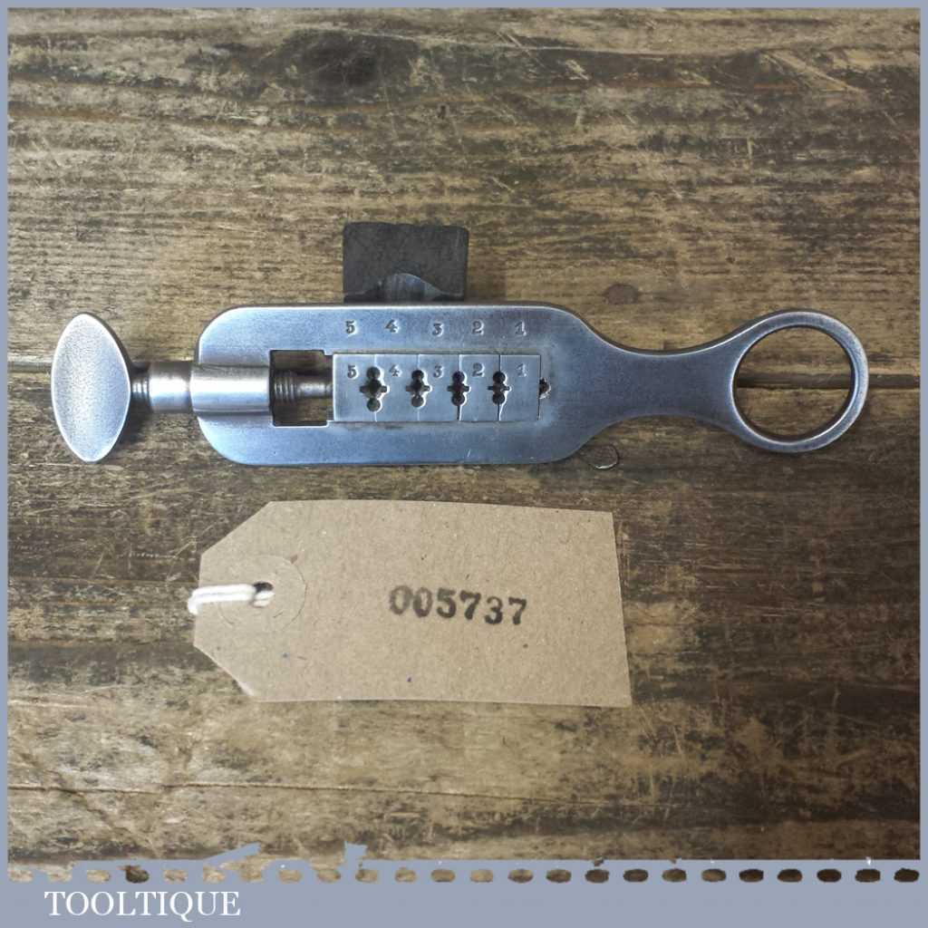 Plaque D'enclume Outillage Horloger – Métal Rectangulaire – Fabriquée En Suisse