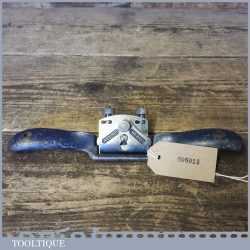 T6601 - Vintage Record No: A151 round sole metal spokeshave in good used condition.