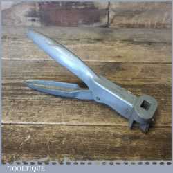 Vintage The Victor Cast Alloy Saw Set - Good Condition