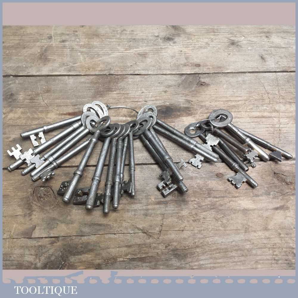 Vintage bunch of large Keys – For Old Steel Locks